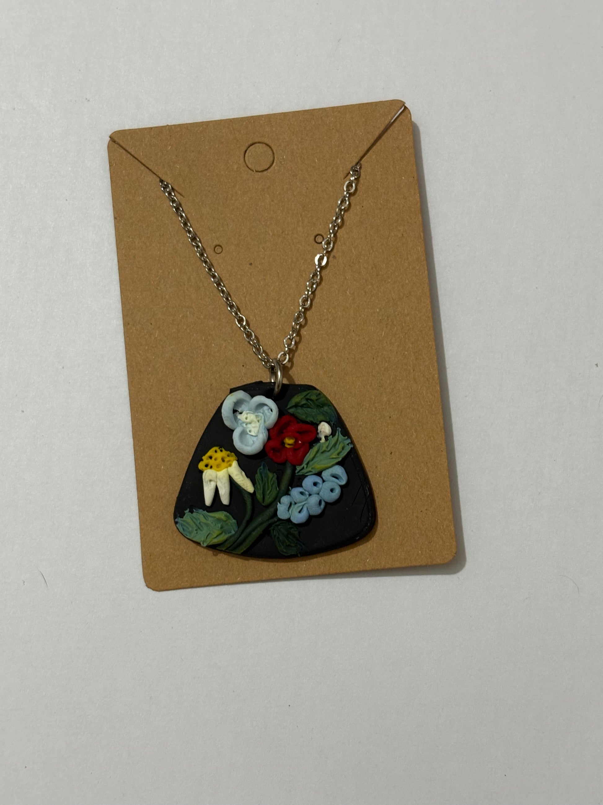 Everyday Chic – Collares Artesanales de Arcilla