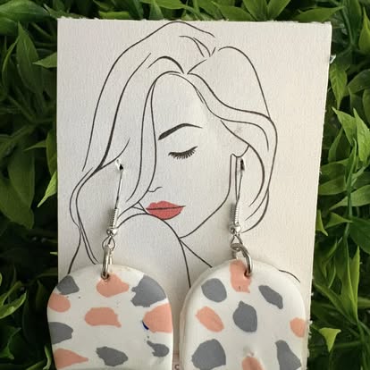 Everyday Chic – Aretes Artesanales de Arcilla